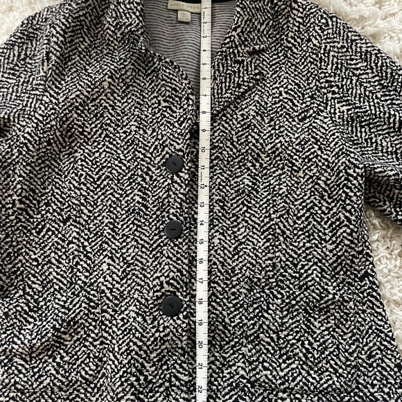 Apple seeds, black and white jacket. Excellent condition goes great with anythin - Picture 2 of 6